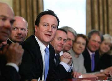 Perdana Menteri baru Inggris David Cameron memimpin sidang kabinet pertamanya di kantor dan kediaman resmi perdana menteri, Downing Street nomor 10, London, 13 Mei 2010.