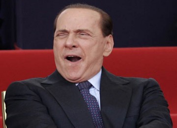 Perdana Menteri Italia, Silvio Berlusconi, pun menguap