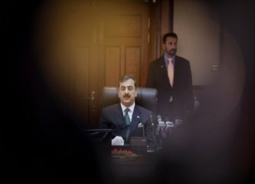 Perdana Menteri Pakistan, Yousuf Raza Gilani dalam rapat kabinet