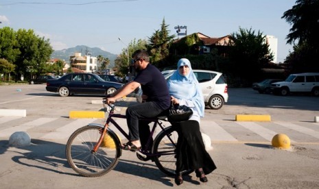 Perempuan Albania sudah mulai menggunakan Hijab