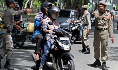 Pelanggar Syariat Islam di Aceh Barat Diadili Secara Adat. Polisi Syariat Islam atau Wilayatul Hisbah di Aceh. Ilustrasi