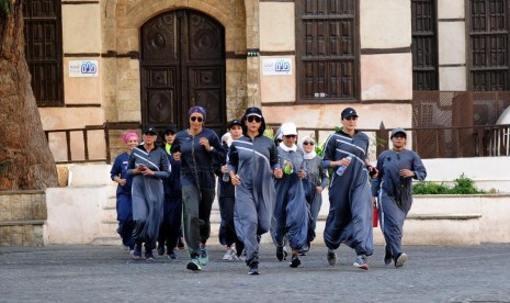 Sports for All, Tren Gaya Hidup Sehat di Arab Saudi. Perempuan Saudi berolahraga sambil mengenakan abaya moderen