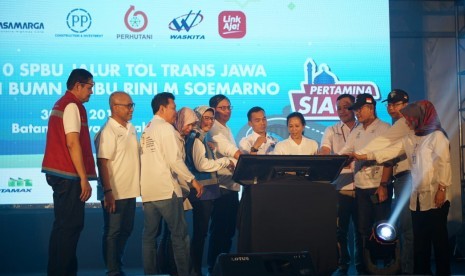 Peresmian 10 SPBU Pertamina yang batu di tol Trans Jawa oleh Menteri BUMN Rini Soemarno dan direksi Pertamina.