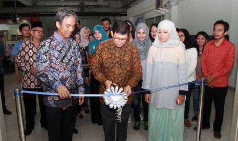 Peresmian galeri investasi di Universitas Al Azhar Indonesia.