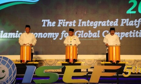 Peresmian ISEF dilakukan oleh Presiden Republik Indonesia yang diwakili oleh Menteri Koordinator Bidang Perekonomian Indonesia, Darmin Nasution, didampingi oleh Gubernur Bank Indonesia, Perry Warjiyo dan Gubernur Provinsi Jawa Timur, Soekarwo.