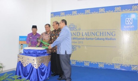 Peresmian kantor cabang BRISyariah di Madiun.