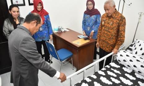 Peresmian Klinik Rehabilitasi Napza Sembada Bersinar yang dilakukan Bupati Sleman, Sri Purnomo (kanan), dan Kepala BNNP DIY, Brigjen Pol Triwarno Atmojo. 