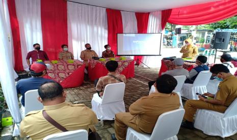 Peresmian lima pasar tradisional yang akan beroperasi secara online di Depok, Selasa (28/10). 