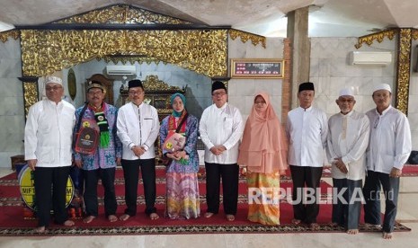 Peresmian manasik haji KBIH Miftahussalam Palembang oleh Kepala Kantor Wilayah Kementerian Agama Sumatra Selatan Alfajri Zabidi (ketiga dari kiri) bertempat di Masjid Nur Hidayah.