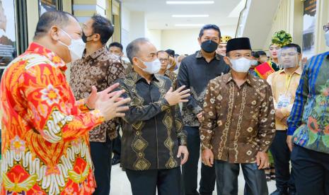 Peresmian museum yang mengambil nama dari salah satu tokoh masyarakat yang melegenda di Bumi Serasan Sekate ini, dilakukan oleh Plt Bupati Muba Beni Hernedi SIP diwakili Sekretaris Daerah Kabupaten Muba Drs H Apriyadi MSi, bersamaan dengan Launching Simpanan Pelajar (SIMPEL) Bank Sumsel Babel dan Peringatan Hari Guru Nasional, Senin (29/11) malam.