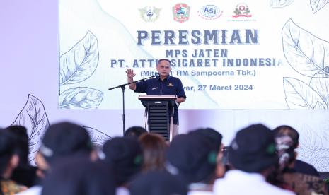 Peresmian pabrik Sigaret Kretek Tangan (SKT) Mitra Produksi Sigaret (MPS) baru di Jaten, Kabupaten Karanganyar, Jawa Tengah, Rabu (27/3/2024). 