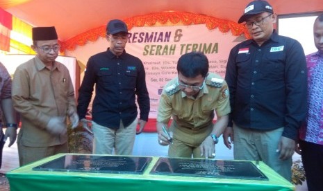 Peresmian penggunaan gedung dua ruang bantuan donatur YDSF di Sulawesi Tengah. 