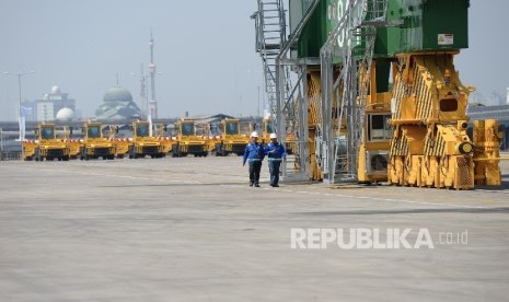 Peresmian Terminal Petikemas Kalibaru. Aktivitas di Terminal Petikemas Kalibaru Pelabuhan Utama Tanjung Priok, Jakarta, Selasa (13/9).