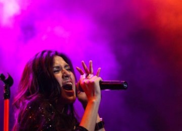 perform raisa at JJF2012