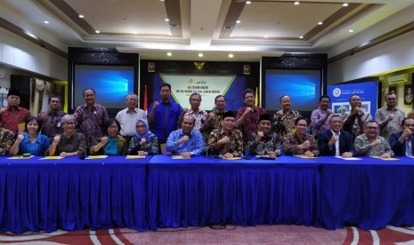 Perguruan Tinggi Negeri (PTN) dan Perguruan Tinggi Swasta (PTS) yang ada di Surabaya dan Madura mengajak masyarakat kembali bersatu setelah dilaksanakannya Pemilihan Umum 2019. Ajakan tersebut disampaikan pimpinan 18 perguruan tinggi di Surabaya dan Madura, yang dipimpin langsung oleh Rektor Universitas Airlangga (Unair), M. Nasih