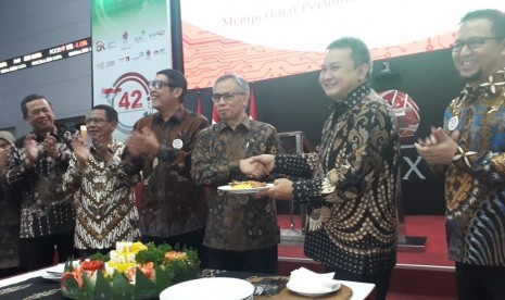 Peringatan 42 Tahun Diaktifkannya Kembali Pasar Modal Indonesia, di Jakarta, Senin (12/8). 