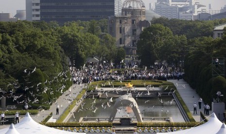 Peringatan 70 tahun bom Hiroshima di Hiroshima Peace Memorial Park, Jepang