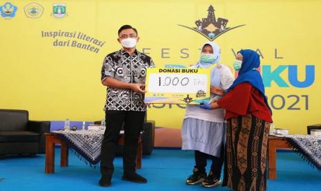 Peringatan Hari Buku Nasional (HBN) 2021 ditandai dengan perhelatan Festival Hari Buku Nasional 2021 yang untuk pertama kalinya diselenggarakan secara Nasional dengan tuan rumah Provinsi Banten. Acara pameran buku Nasional yang digelar di kampus baru Untirta Sindang Sari, Kota Serang, selama 5 hari ke depan itu dibuka secara resmi oleh Wakil Gubernur Banten Andika Hazrumy, Rabu (26/5).