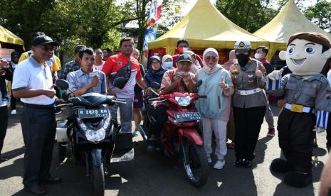 Peringatan Hari Disabilitas Internasional, di Halaman Parkir GOR Goentoer Darjono, Kabupaten Purbalingga, Sabtu (3/12/22). 