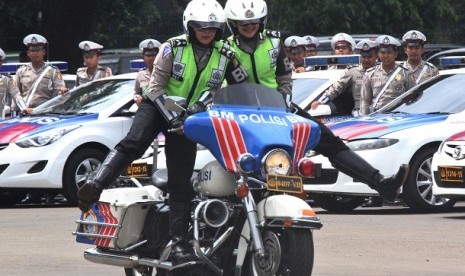 Peringatan Hari Kartini bagi para wanita polisi itu beraneka. Kolega mereka di Pontianak berdinas dan berkampanye berkendara aman dengan memakai kebaya tradisional serta sanggul di kepala