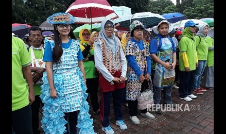 Peringatan Hari Lingkungan Hidup di Alun-alun Kota Bekasi, Kamis (21/12).