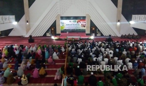 Jamaah di Masjid Raya Hasyim Asyari, Jakarta Barat, Kamis (31/1/2019) malam. (Ilustrasi)