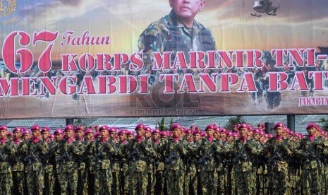  Peringatan HUT ke-67 Korp Marinir TNI AL di lapangan Brigif-2 Marinir Kesatrian Marinir Hartono, Cilandak, Jakarta Selatan, Kamis (22/11).  (Republika/Agung Fatma Putra)