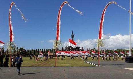 Peringatan kemerdekaan RI ke-72 dilakukan dengan menggelar sosiodrama Perang Puputan di lapangan Puputan Renon, Bali, (17/8).