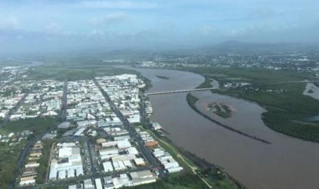 Peringatan waspada banjir diberlakukan di sekitar sungai Pioneer River di Kota Mackay.