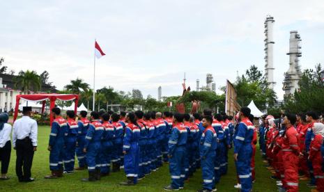 Peringati HUT Kemerdekaan Republik Indonesia ke-79, Pertamina juga mengadakan Upacara Kemerdekaan RI di Lapangan Kantor Besar Kilang Pertamina International RU V, Balikpapan, Kalimantan pada Sabtu (17/8/2024).