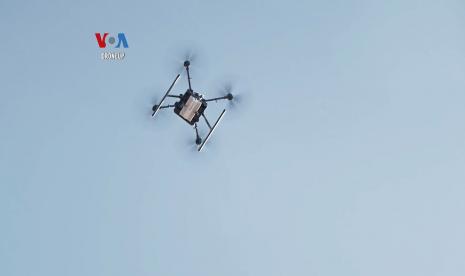 Peritel terkemuka di AS memanfaatkan drone untuk mengantarkan barang pesanan langsung ke rumah pelanggan