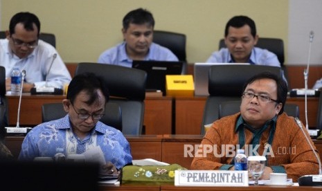  Menteri Keuangan Bambang Brodjonegoro menghadiri rapat kerja bersama Badan Anggaran DPR RI di Komplek Parlemen Senayan, Jakarta, Rabu (17/2). (Republika/Wihdan)