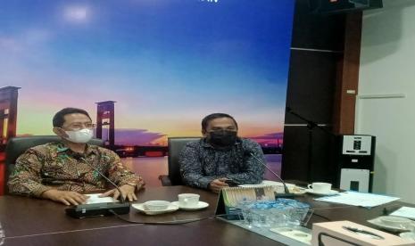 Perkembangan zaman dan teknologi menuntut Pemerintah desa untuk terus berkembang. Berjalan maju bersama zaman, banyak faktor yang perlu ditingkatkan oleh desa, salah satunya adalah kualitas sistem birokrasi di dalamnya.