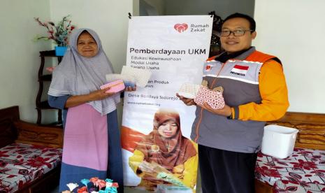 Perkuat ekonomi, Rumah Zakat salurkan bantuan modal usaha.