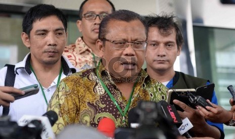 Perlambat Praperadilan. Kuasa hukum tersangka kasus dugaan penerimaan gratifikasi dalam penetapan APBN Perubahan Kementerian ESDM di Komisi Energi DPR RI Sutan Bhatoegana, Eggy Sudjana menjawab pertanyaan wartawan di Gedung KPK, Jakarta, Kamis (26/3).