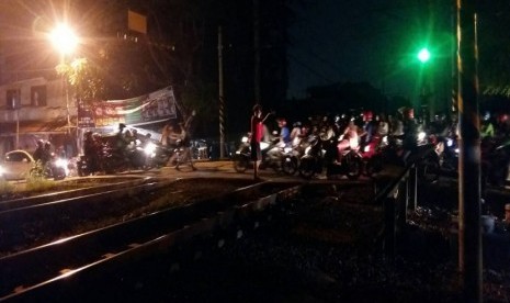 Perlintasan Kereta Api Bulak Kapal Bekasi