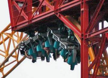 permainan roller coaster dinilai para ahli berpotensi timbulkan trauma pada telinga. 