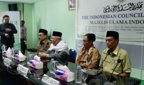 Permintaan maaf Sukmawati Soekarnoputri di kantor MUI.