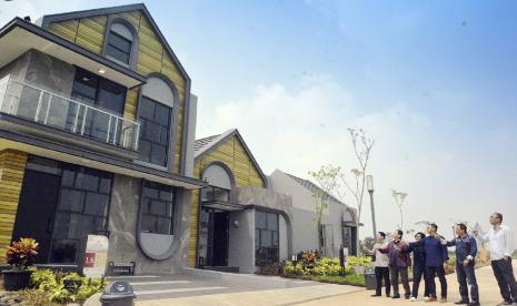 Permintaan terhadap rumah tapak (landed house) terbilang masih tinggi sehingga menciptakan peluang bagi pengembang properti untuk terus mengembangkan proyek hunian.