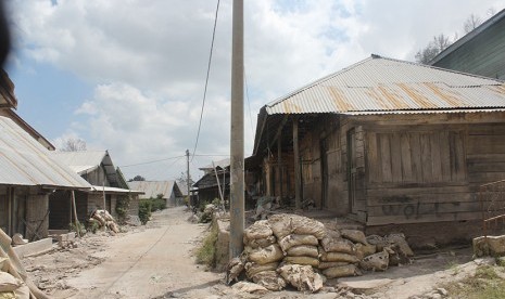 Permukiman warga di Sinabung sepi aktivitas. 