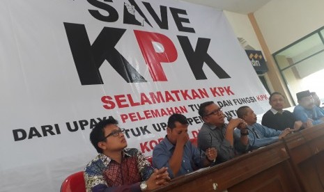 Pernyataan sikap menolak usulan revisi UU KPK dari civitas akademika Universitas Islam Indonesia (UII) di Hall Fakultas Hukum UII,  Senin (9/9).