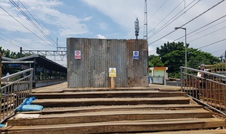 Peron di Stasiun Pasar Minggu yang tertutup akibat pembangunan underpass.