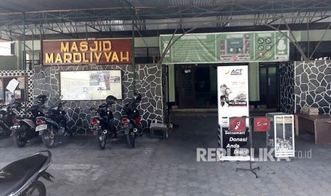 Perpustakaan Baitul Hikmah yang merupakan pengembangan fungsi dari Masjid Mardliyyah Kampus Universitas Gadjah Mada. Perpustakaan Baitul Hikmah berada tepat di sebelah RSUD Dr Sardjito, dan memiliki ribuan koleksi buku yang sebagian besar berisikan buku-buku bernuansa Islami. Selasa (31/10).