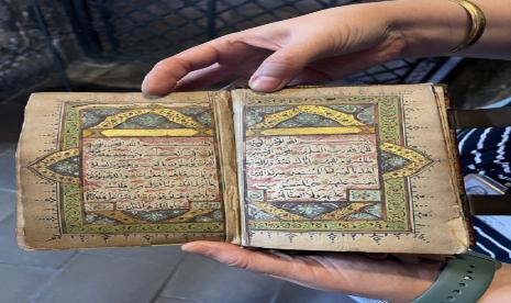 Perpustakaan Chetham simpan manuskrip Alquran bersulam emas yang berasal dari 1610.