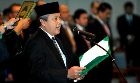 Perry Warjiyo takes oath as deputy governor of Bank Indonesia (BI) in Jakarta on Monday.