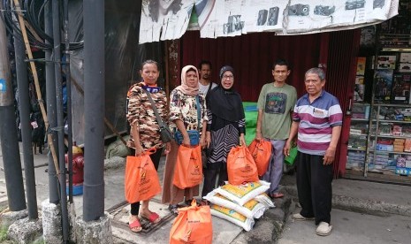 Persatuan Warga Sungayang (PWS) Jakarta dan sekitarnya membagikan sebanyak 900 paket  sembako kepada warga menjelang memasuki bulan suci Ramadhan 1440 Hijriah.