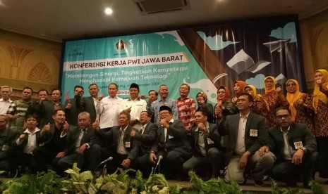 Persatuan Wartawan Indonesia Jawa Barat menggelar Konferensi Kerja di Hotel Horison Bandung, Rabu (4/12). Diluncurkan pula website PWI Jabar dengan nama domain pwijabar.com. 