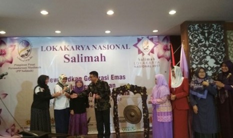 Persaudaraan Muslim (Salimah) dalam Lokakarya Nasional Muslimah 2017 mengajak Perempuan Indonesia untuk ikut dalam mewujudkan Generasi Emas melalui Peningkatan Kualitas Perempuan Indonesia. Pembukaan Lokakarya Nasional Salimah 2017 dilaksanakan Jum’at, (22/9) di Jakarta.