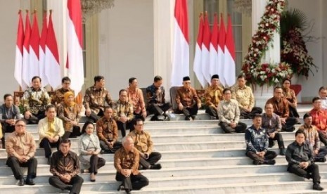 Pejabat meminta maaf kepada rakyat perlu menjadi budaya. Foto: Kabinet Kerja 2 Jokowi - Maruf