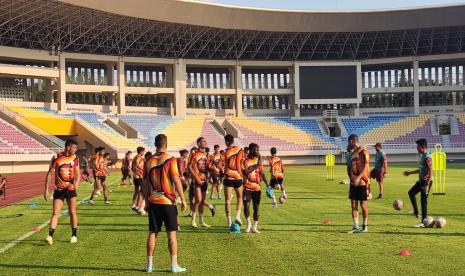  Persiapan Persis Solo jelang laga pramusim lawan Persebaya Surabaya di Stadion Manahan, Jumat (23/6/2023).